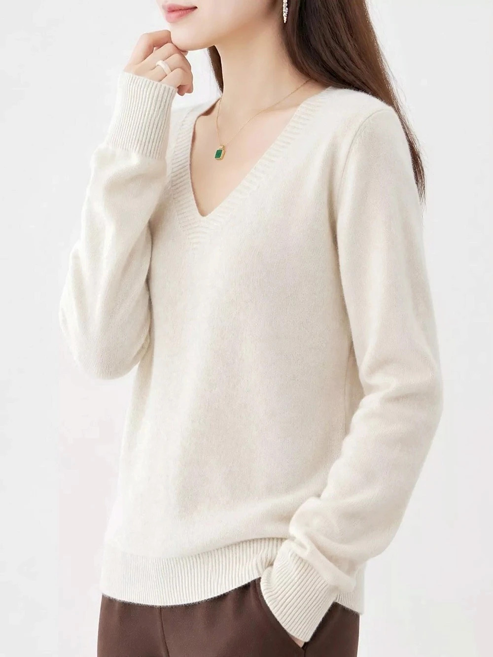V-Neck Sweater in Cream New